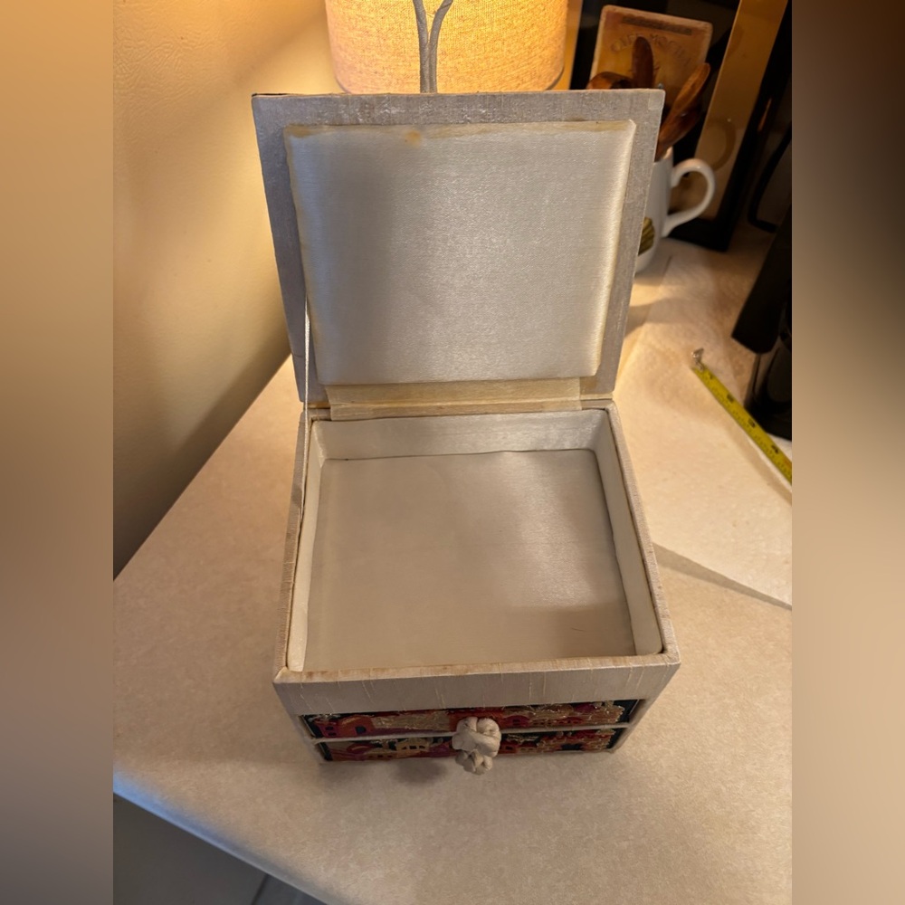 Embroidered Bat Mitzvah Jewelry Box - Picture 4 of 10